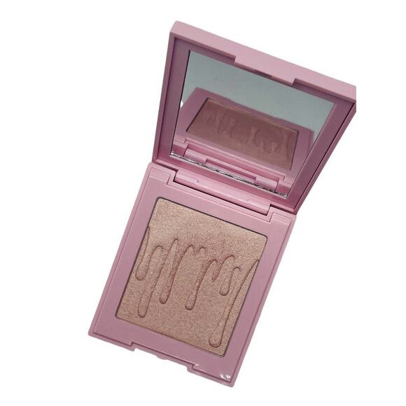 Kylie Jenner highlighter True Mama Highlighter - Picture 4 of 4